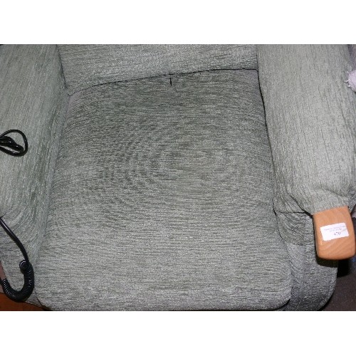 470 - RISE AND RECLINE CHAIR WITH REMOTE.  FULLY WORKING AND VERY LITTLE USE, WORKING READING LAMP WITH RE... 