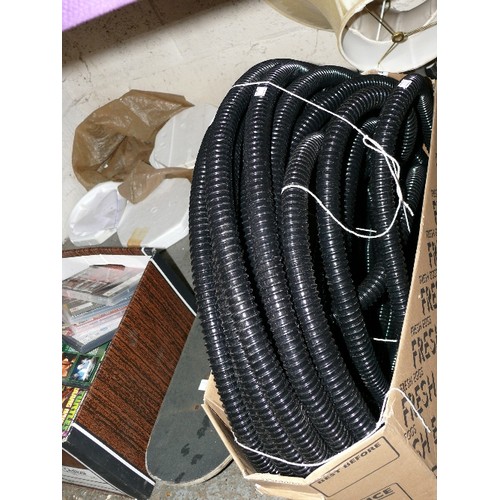 496 - 30 METRES OF 25mm REINFORCED CORRUGATED PLASTIC POND FOUNTAIN PUMP HOSE.