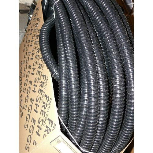 496 - 30 METRES OF 25mm REINFORCED CORRUGATED PLASTIC POND FOUNTAIN PUMP HOSE.