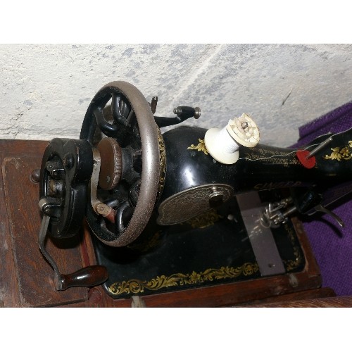 200 - A VINTAGE SINGER SEWING MACHINE F7789016.