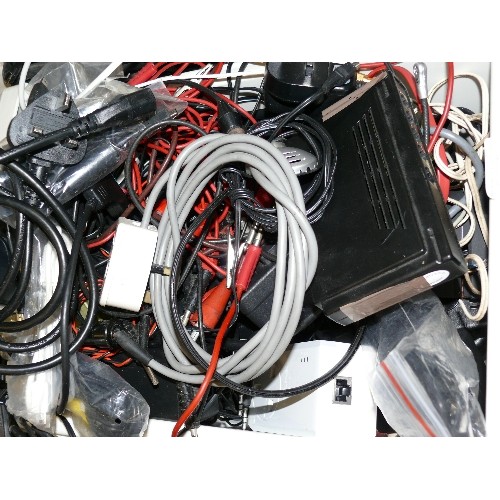 374 - A SELECTION OF VARIOUS ELECTRONIC COMPONENTS, CABLES ETC.