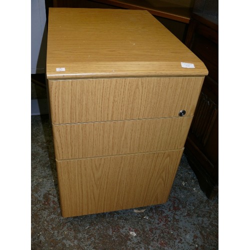 410 - A MODERN THREE DRAWER FILING CABINET.