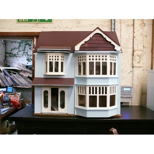 416 - A LARGE WOODEN DOLLS HOUSE WITH BAY WINDOWS.