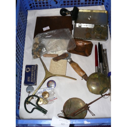 65 - A BOX OF VINTAGE COLLECTABLES INCUDING A SET OF SCALES, PENS ETC.