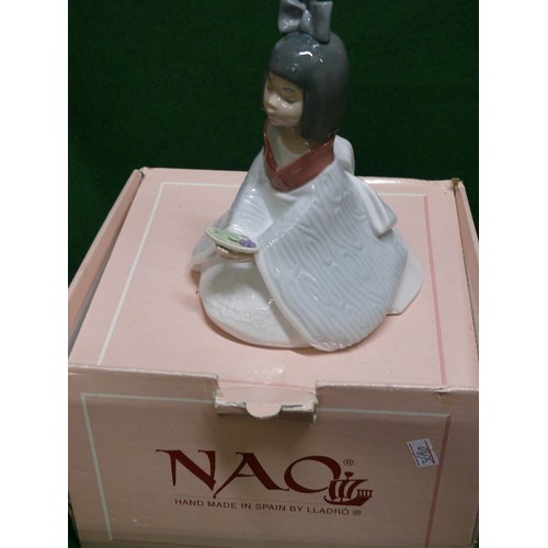 88 - A ORIENTAL NAO LADY WITH ORIGINAL BOX.