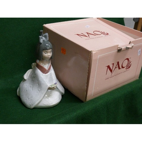 88 - A ORIENTAL NAO LADY WITH ORIGINAL BOX.