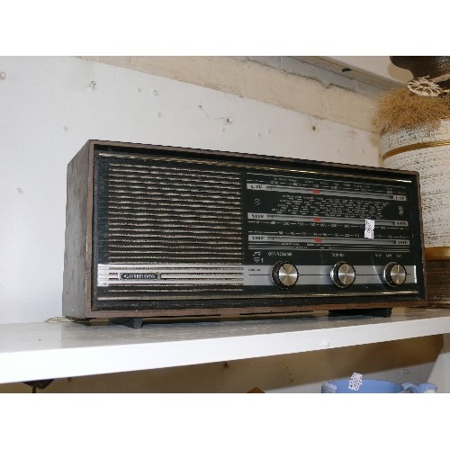 92 - A VINTAGE GRUNDIG RADIO MODEL RF110AGB.