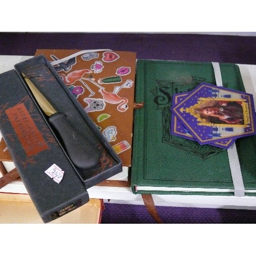 102 - A SELECTION OF HARRY POTTER THEMED ITEMS TO INCLUDE A SLYTHERIN NOTEBOK AND LETTER OPENER SET.