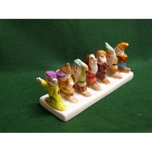 80 - SNOW WHITE AND THE SEVEN DWARFS CERAMIC TOAST RACK.