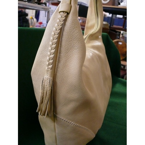 A LARGE BRAND NEW LEATHER LADIES 'RADLEY' MUSTARD YELLOW HANDBAG.