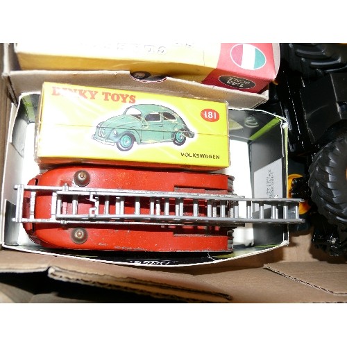 327 - A BOX OF COLLECTORS VEHICLES TO INCLUDE VANGUARDS, DINKY, JCB AND SIKU, MANY WITH ORIGINAL BOXES.