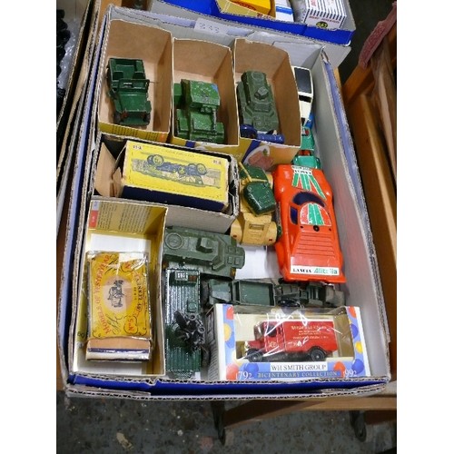 333 - A MIXED BOX OF COLLECTORS VEHICLES MOSTLY MILITARY TO INCLUDE DINKY AND MATCHBOX.