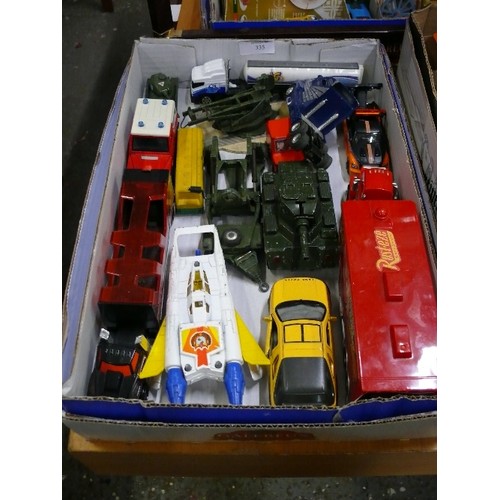 335 - A MIXED BOX OF COLLECTORS VEHICLES TO INCLUDE DINKY, LESNEY AND WELLY.