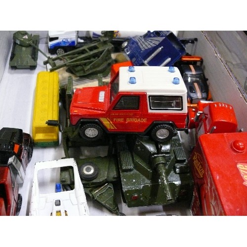 335 - A MIXED BOX OF COLLECTORS VEHICLES TO INCLUDE DINKY, LESNEY AND WELLY.