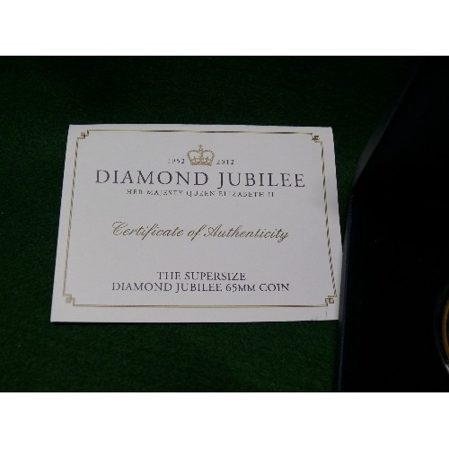 59 - DIAMOND JUBILEE SUPERSIZE COIN 65mm IN PRESENTATION BOX WITH CERTIFICATE, £5 COIN WITH CERTIFICATE P... 