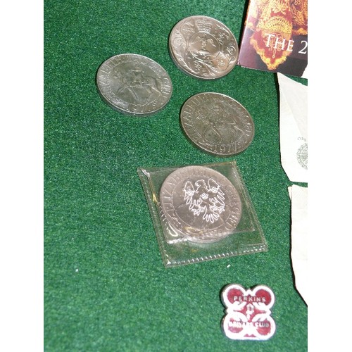 60 - 2012 DIAMOND JUBILEE COIN  AND 2012 ANNUAL COIN SET, TWO £1 NOTES, PLUS SEVERAL COLLECTABLE CROWNS, ... 