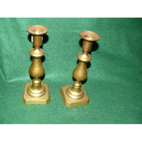 16 - PAIR OF VICTORIAN SOLID BRASS CANDLESTICKS WITH BALUSTER STEMS - 26cm IN HEIGHT.