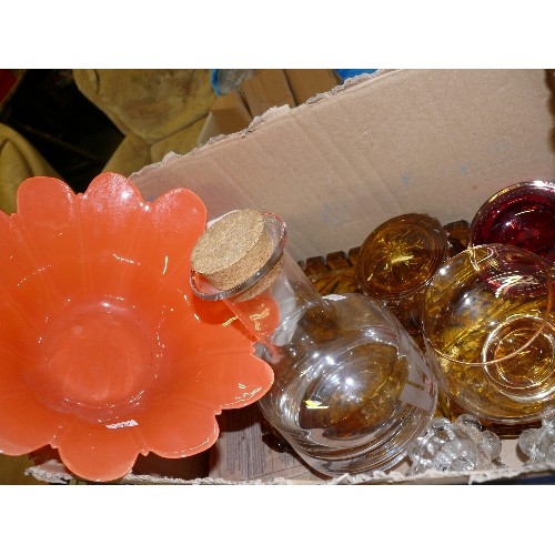 30A - MIXED BOX - RETRO ORANGE GLASS FLOWER BOWL,  DECANTER, GLASS CANDLESTICKS, AMBER GLASS ETC.