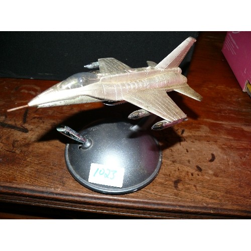 1023 - VINTAGE FIGHTER JET PEN HOLDER.