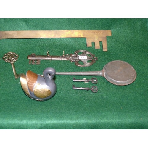 73 - A SELECTION OF KEYS, PENDULUM CIGARETTE TIN AND A PEWTER SWAN.