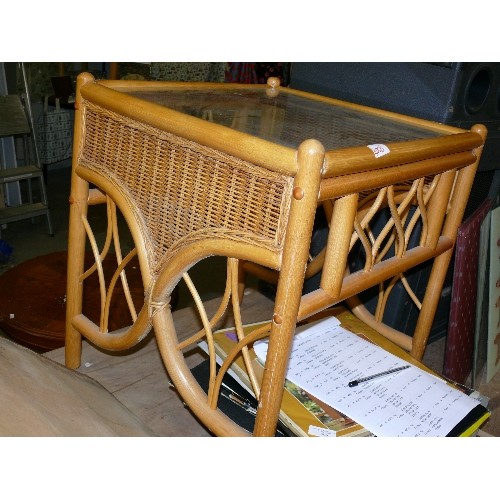 400B - CANE AND WICKER SIDE TABLE WITH GLASS TOP.