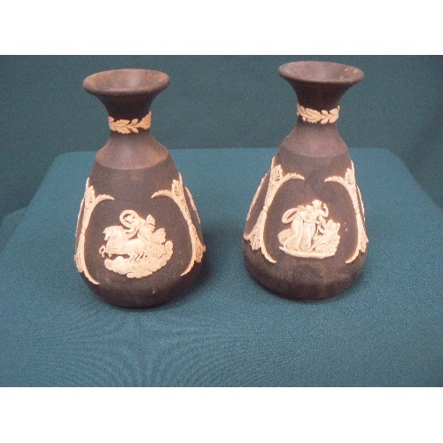 141 - Pair of Wedgwood Black Jasper vases - 13cm