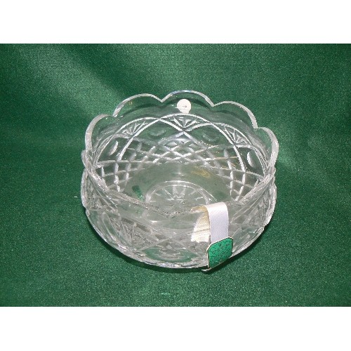 81 - A VERY HEAVY WATERFORD CRYSTAL GLASS BOWL 'DOORS OF DUBLIN'.