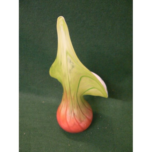 78 - A VERY ATTRACTIVE TULIP FLOWER GLASS VASE IN GREEN AND PINK BY MTARFA GLASSBLOWERS MALTA.