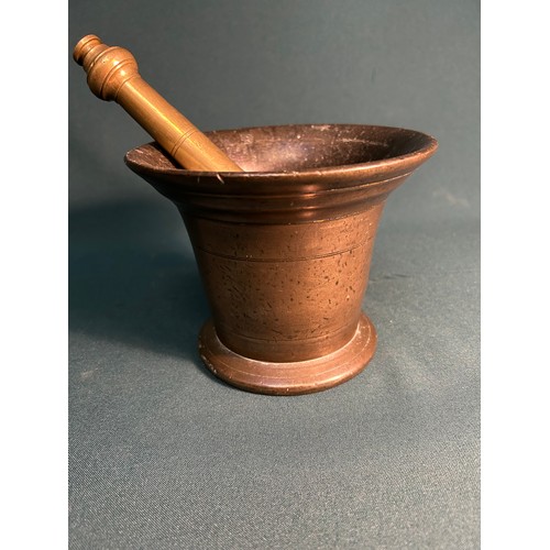 325A - An Antique English bronze Pestle & Mortar - much used & probably 18th Century apothecary - 12cm H, 1... 