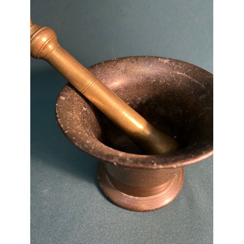 325A - An Antique English bronze Pestle & Mortar - much used & probably 18th Century apothecary - 12cm H, 1... 