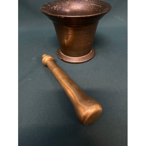 325A - An Antique English bronze Pestle & Mortar - much used & probably 18th Century apothecary - 12cm H, 1... 