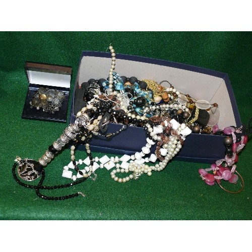 117 - A MIXED BOX OF COSTUME JEWELLERY