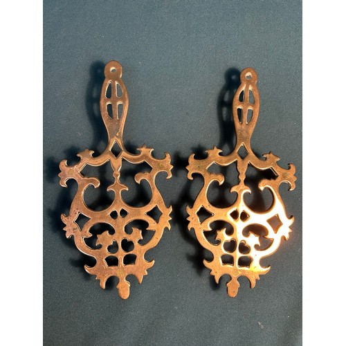 321 - A good pair of early 19th Century brass kettle trivets in ornate Gothic style - 23cm