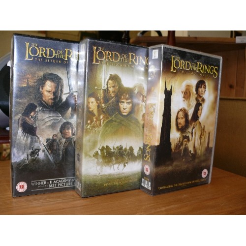 425 - LORD OF THE RINGS VHS X 3  - 'THE RETURN OF THE KING',  'THE FELLOWSHIP OF THE RING' AND 'THE TWO TO... 