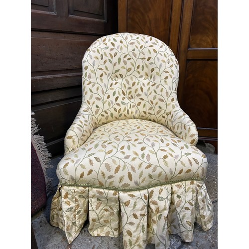 375 - A Victorian button back bedroom chair with turned legs, original brass castors. Upholstered in a goo... 