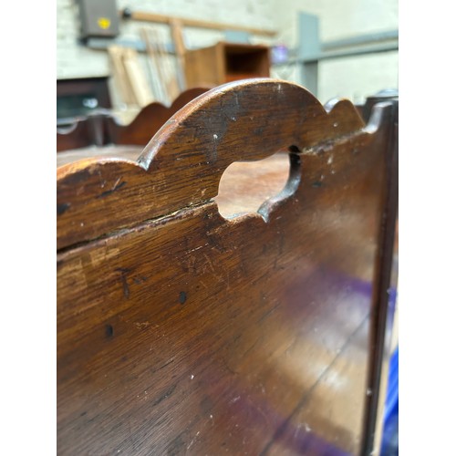 388 - Georgian mahogany tray top commode / night table. Good quality piece, the bottom section sliding for... 