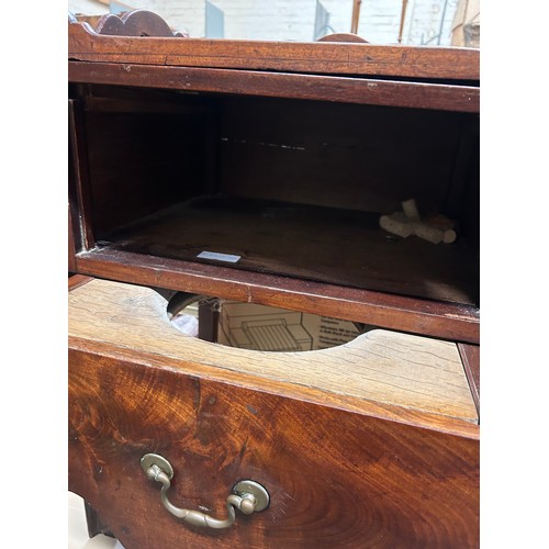 388 - Georgian mahogany tray top commode / night table. Good quality piece, the bottom section sliding for... 