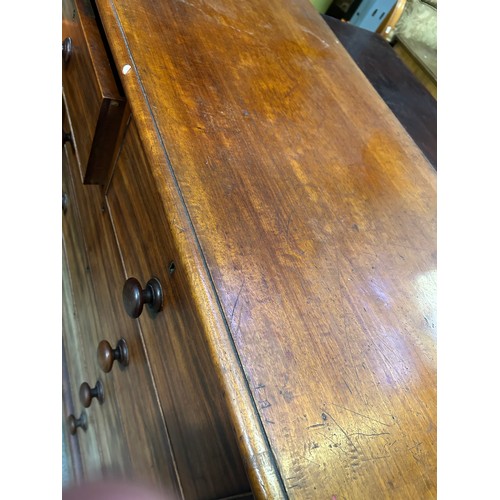 393 - Victorian mahogany chest of drawers, two over three, original turned knobs. On a plinth base. Bun fe... 