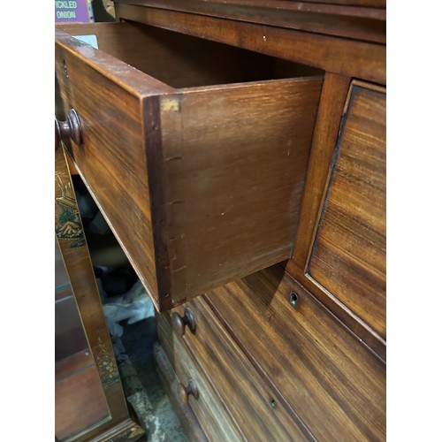 393 - Victorian mahogany chest of drawers, two over three, original turned knobs. On a plinth base. Bun fe... 