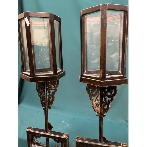 347C - Pair of Chinese lacquered lantern stands with adjustable height, complete with hexagonal glass shade... 