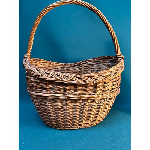 340 - Small vintage wicker shopping basket