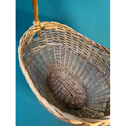 340 - Small vintage wicker shopping basket