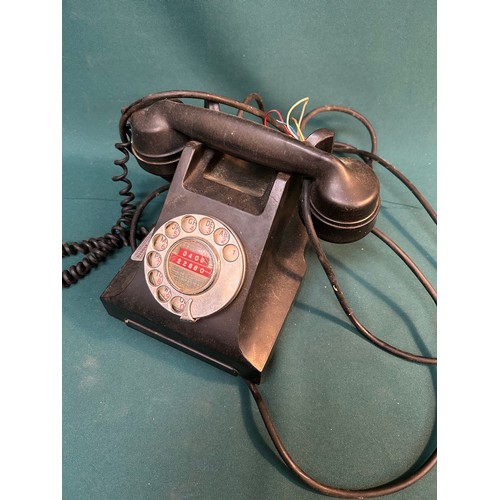 338 - A vintage GPO 332L black bakelite telephone