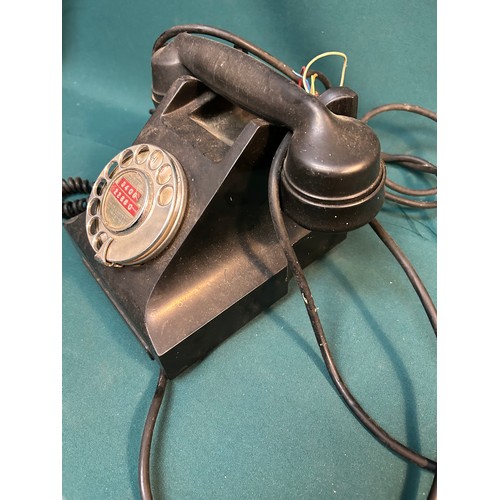 338 - A vintage GPO 332L black bakelite telephone