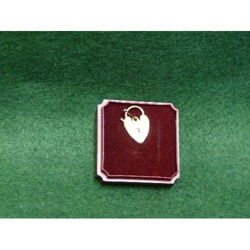 34 - A 9ct gold heart shaped padlock clasp