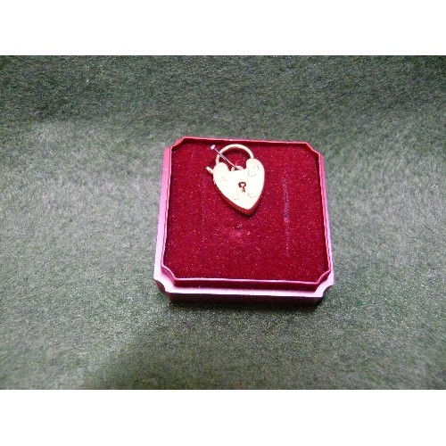 34 - A 9ct gold heart shaped padlock clasp