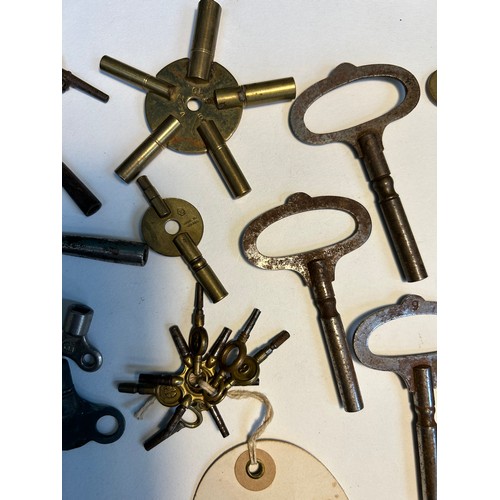 28 - A box of antique & vintage pocket watch and clock keys including spider multikeys for pocket watches... 