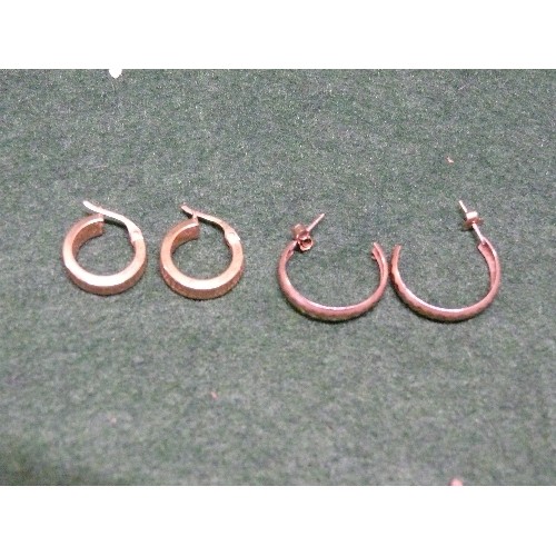 32A - 2 PAIRS OF 9CT GOLD LOOP EAR RINGS WEIGHT 2.26GR