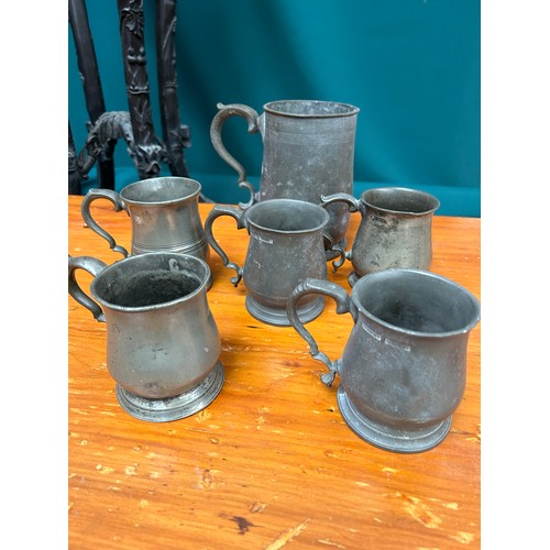 140 - Various items of pewter to include - 6 antique pewter half pint tankards, one engraved 