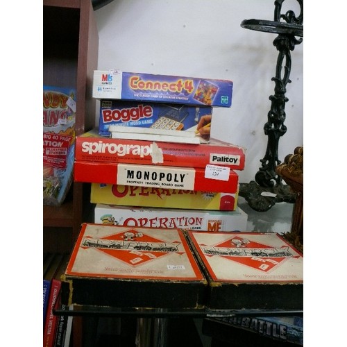 124 - A LARGE COLLECTION OF VINTAGE GAMES